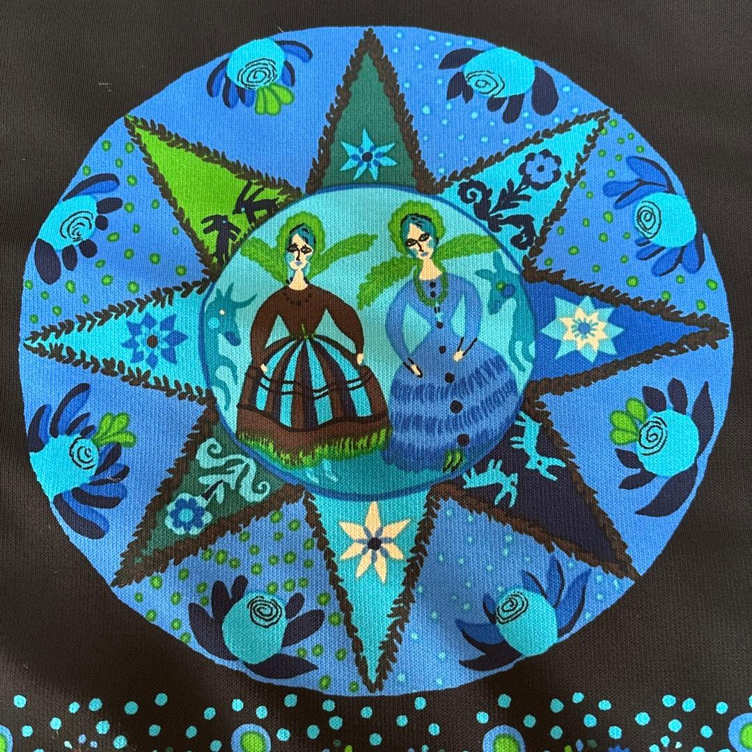 【未使用に近い】✨トクコプルミエヴォル✨黒地鮮やかなブルー系プリントチュニック❣️