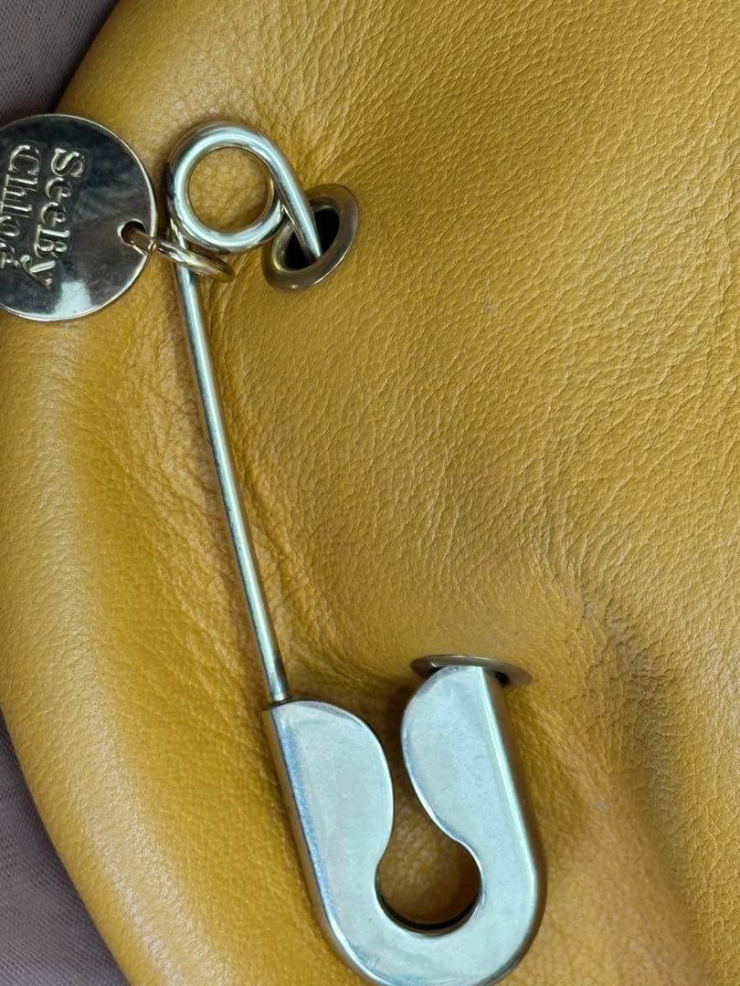 シーバイクロエ イエローボディバッグ