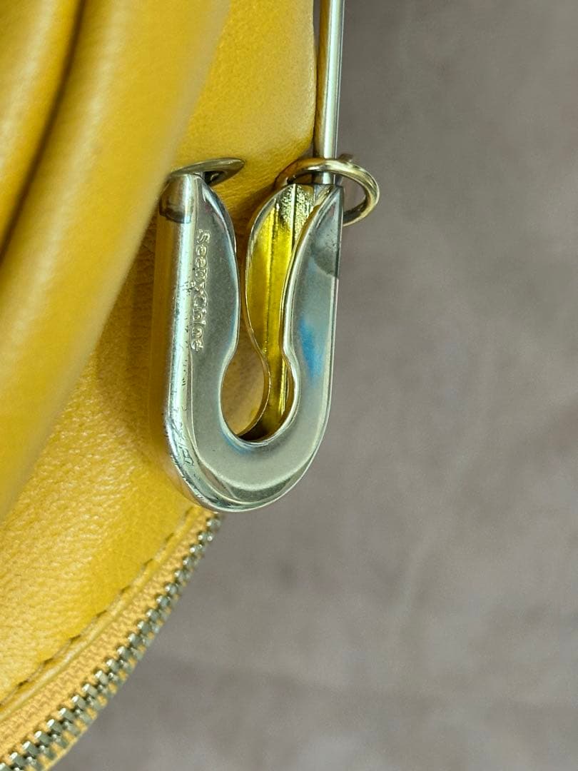 シーバイクロエ イエローボディバッグ