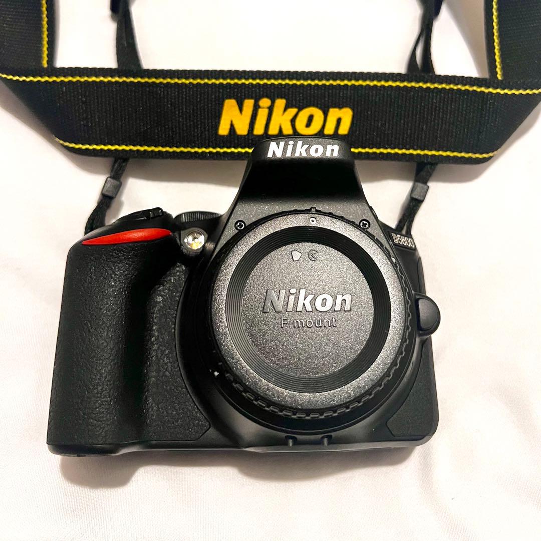 【未使用に近い】 D5600 ダブルズームキット 撮影280回 カメラバック付