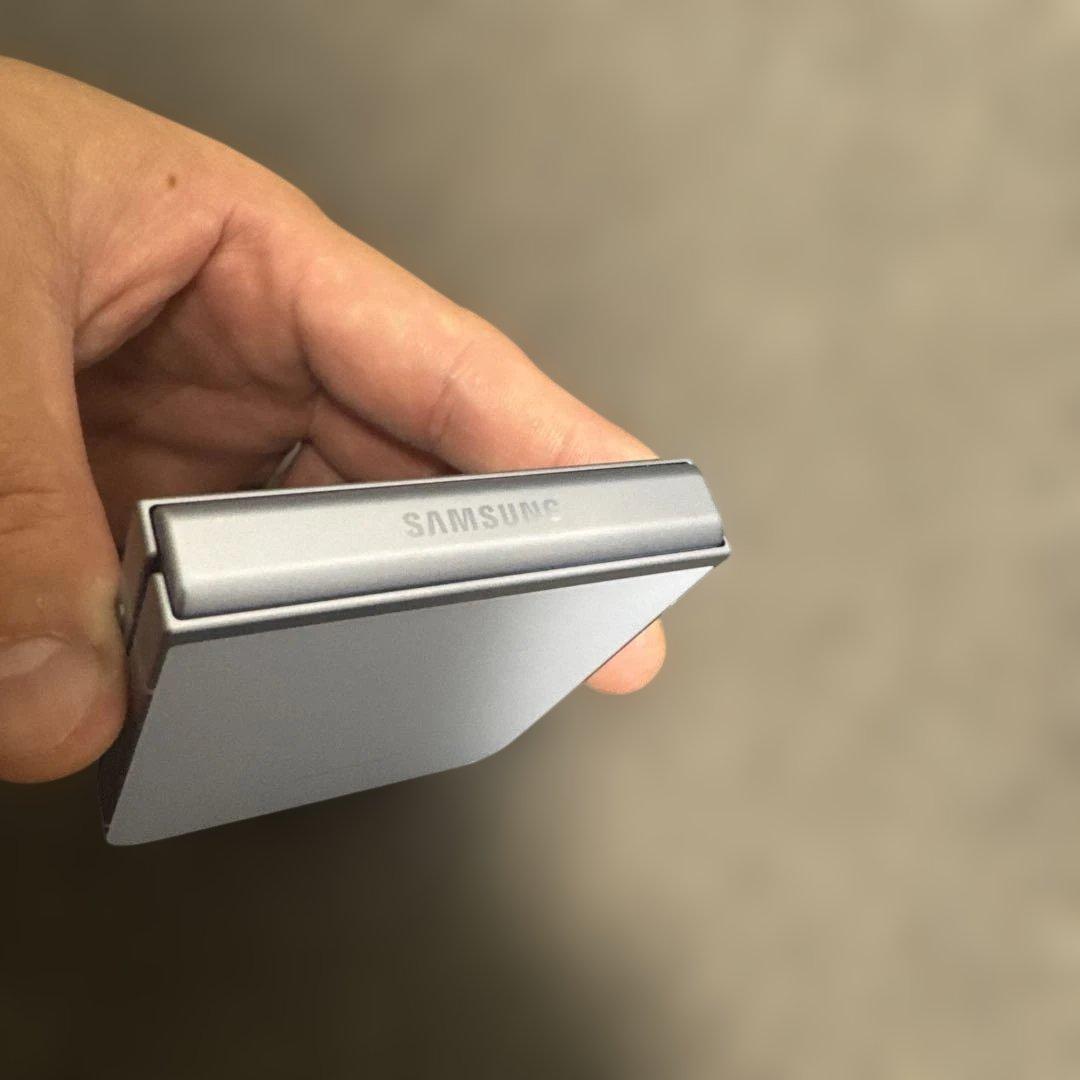 Galaxy Z Flip6 本体［au］ケース5種サービス