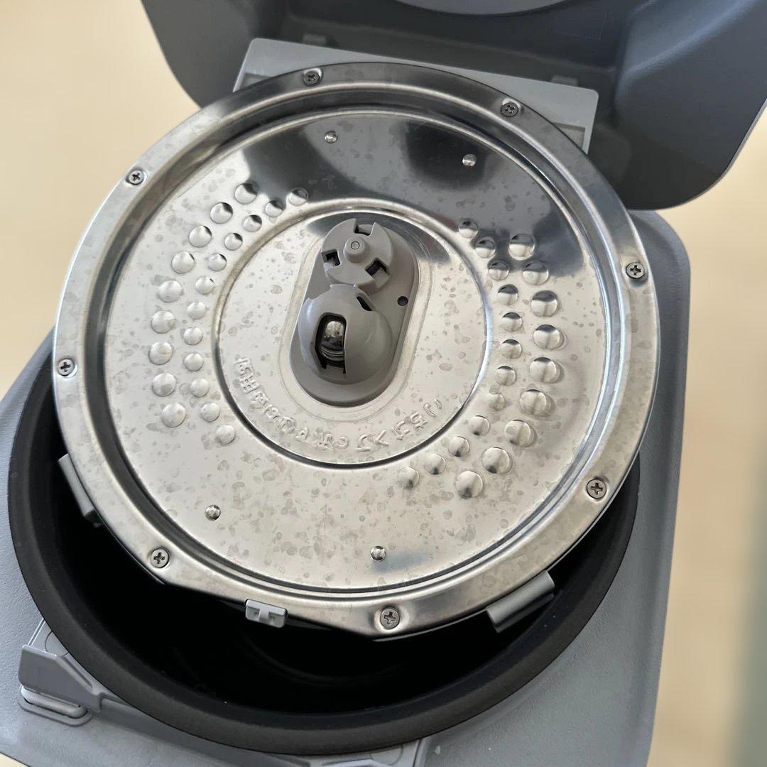 【最終価格】日立 RZ-V100FM 炊飯器 5.5合　蒸気カット　スチームレス