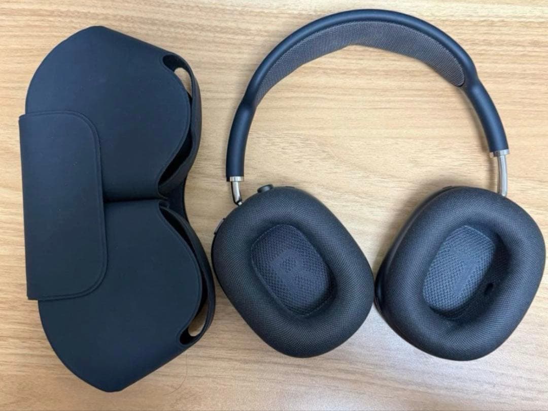 グレー オーバーイヤー型ヘッドフォン ケース付き