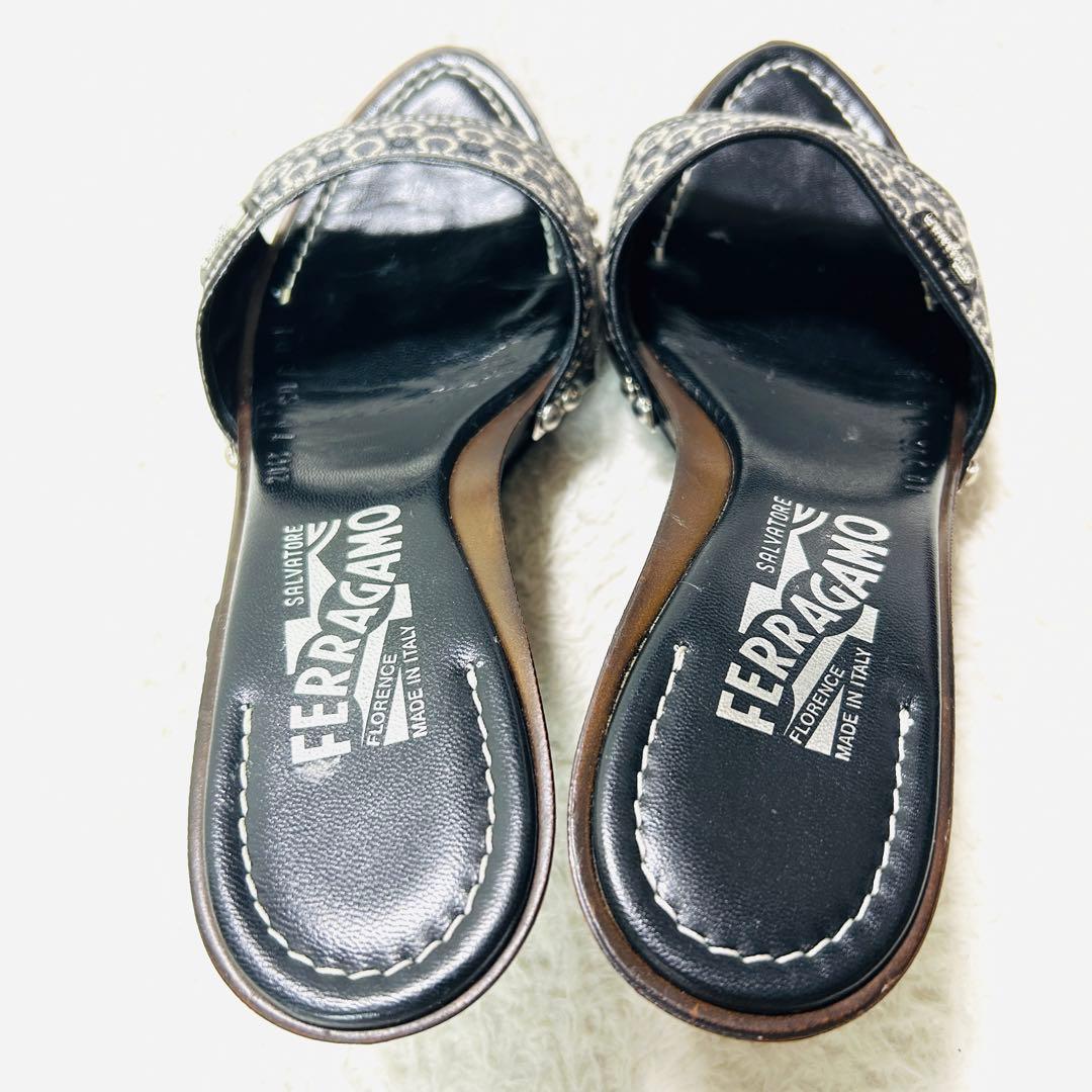 【美品✨箱付】フェラガモ ナッパレザー ミュール サンダル ガンチーニ 7D