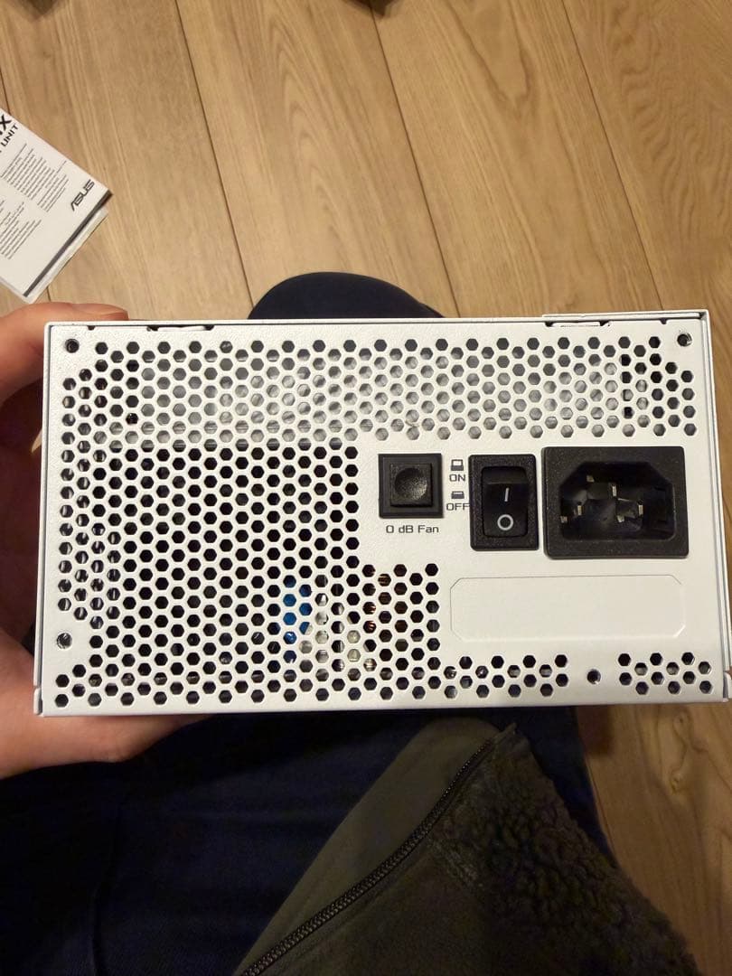 電源ユニット ROG STRIX 850W GANDAM EDITION