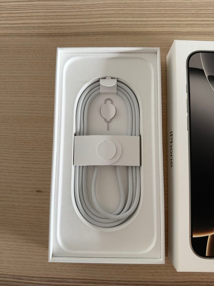 iPhone16ProMax（ナチュラルチタニウム・SIMフリー・256GB）