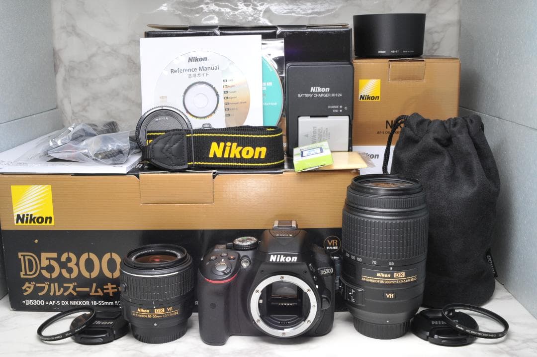 シャッター数新品級❣️美品 Nikon D5300⭐️Wi-Fi ダブルレンズ
