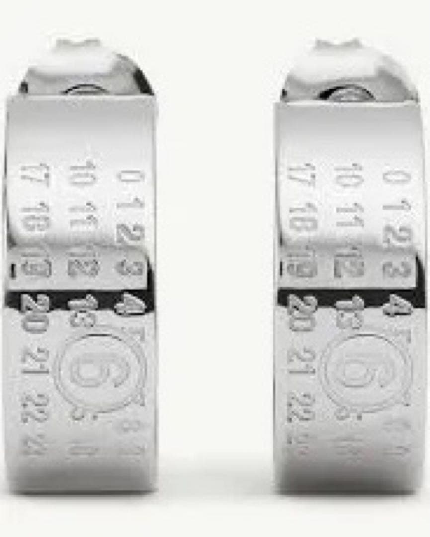 MM6 Maison Margiela　Numeric フープピアス