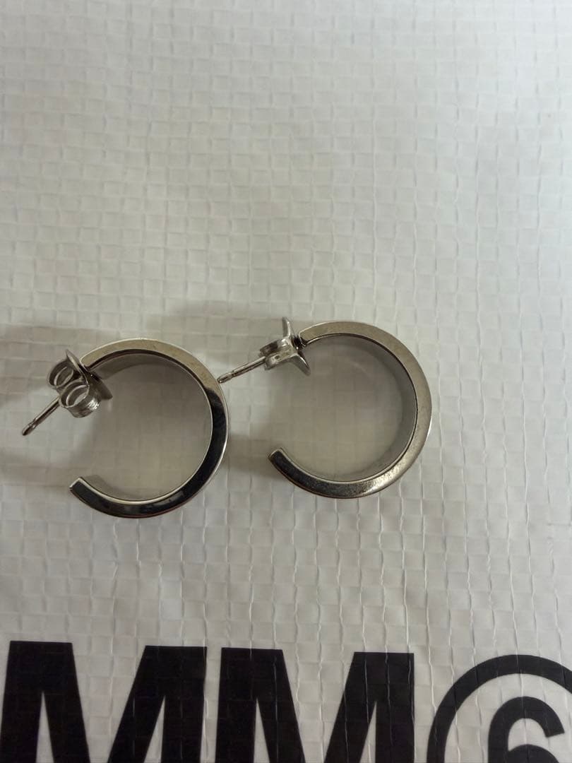 MM6 Maison Margiela　Numeric フープピアス