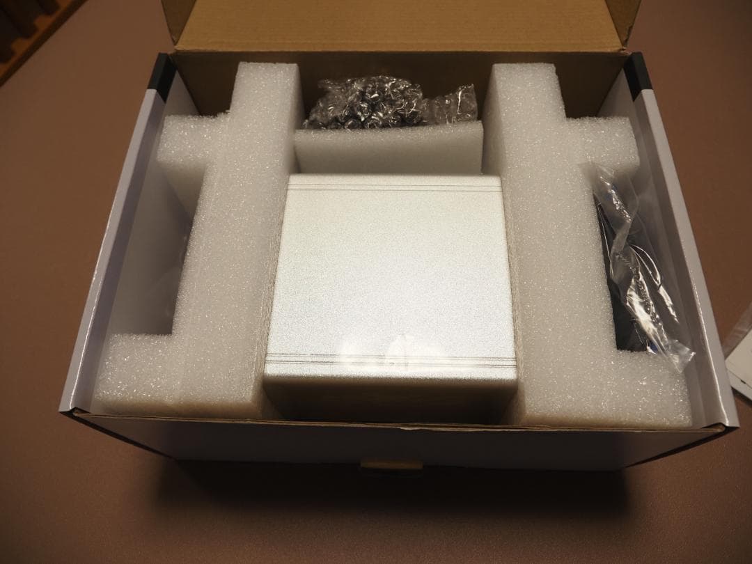 新品未使用：RS-EC32-U3RWSX（ホワイトシルバー）HDDケース