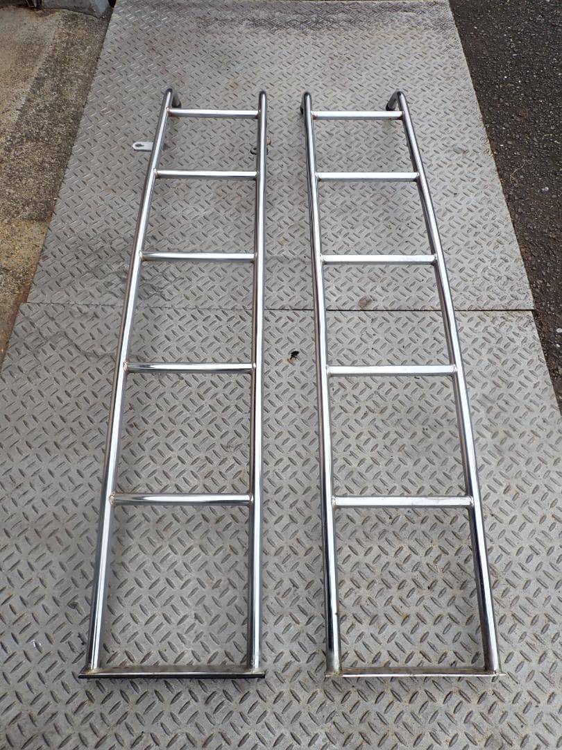 18　イスズ　840フォワード　はしご　左右セット　キャビンラダー　メッキ