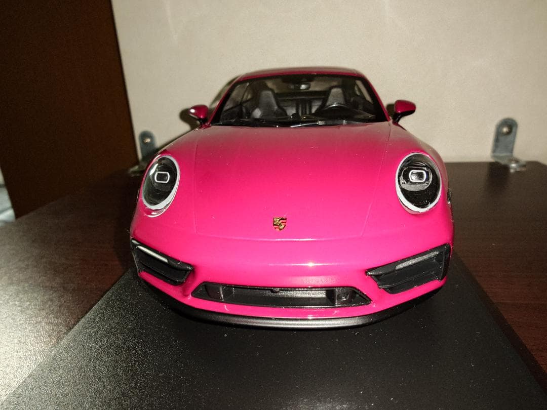 ミニチャンプス 1/18 ポルシェ 911 カレラ 4 GTS ルビースター