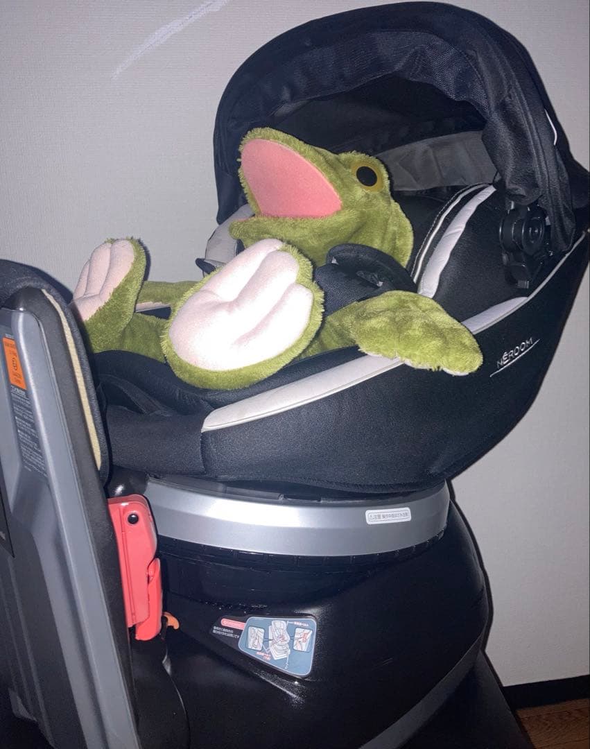 コンビ⭐️ネルーム【高級】エッグショック クリーニング済みチャイルドシート