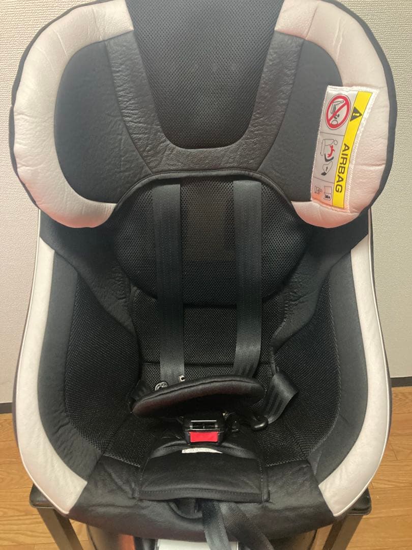 コンビ⭐️ネルーム【高級】エッグショック クリーニング済みチャイルドシート
