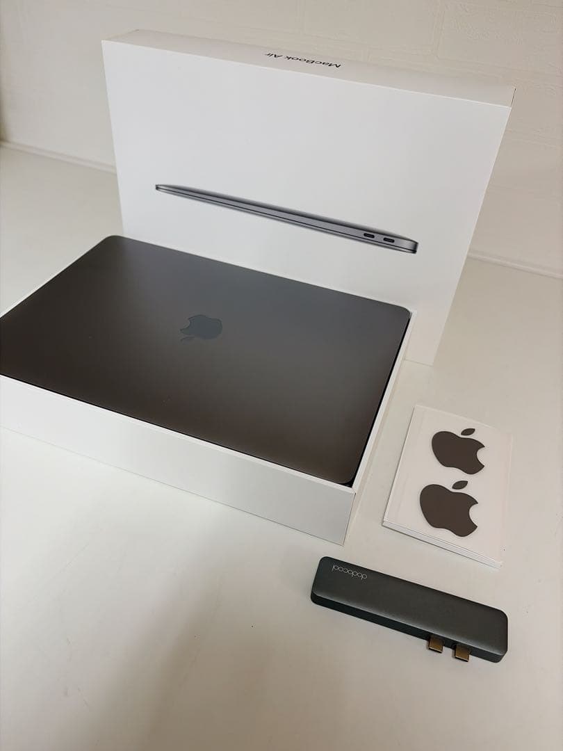 MacBook Air 2019 8GB / 128GB バッテリー充放電12回