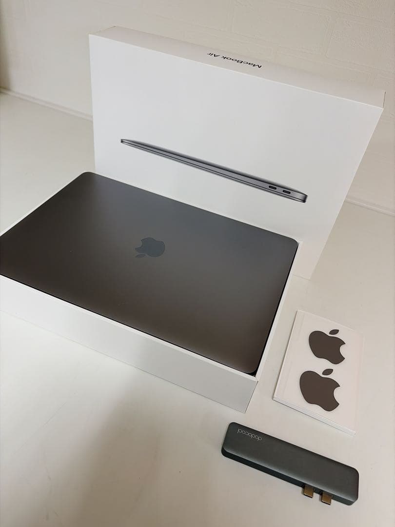 MacBook Air 2019 8GB / 128GB バッテリー充放電12回