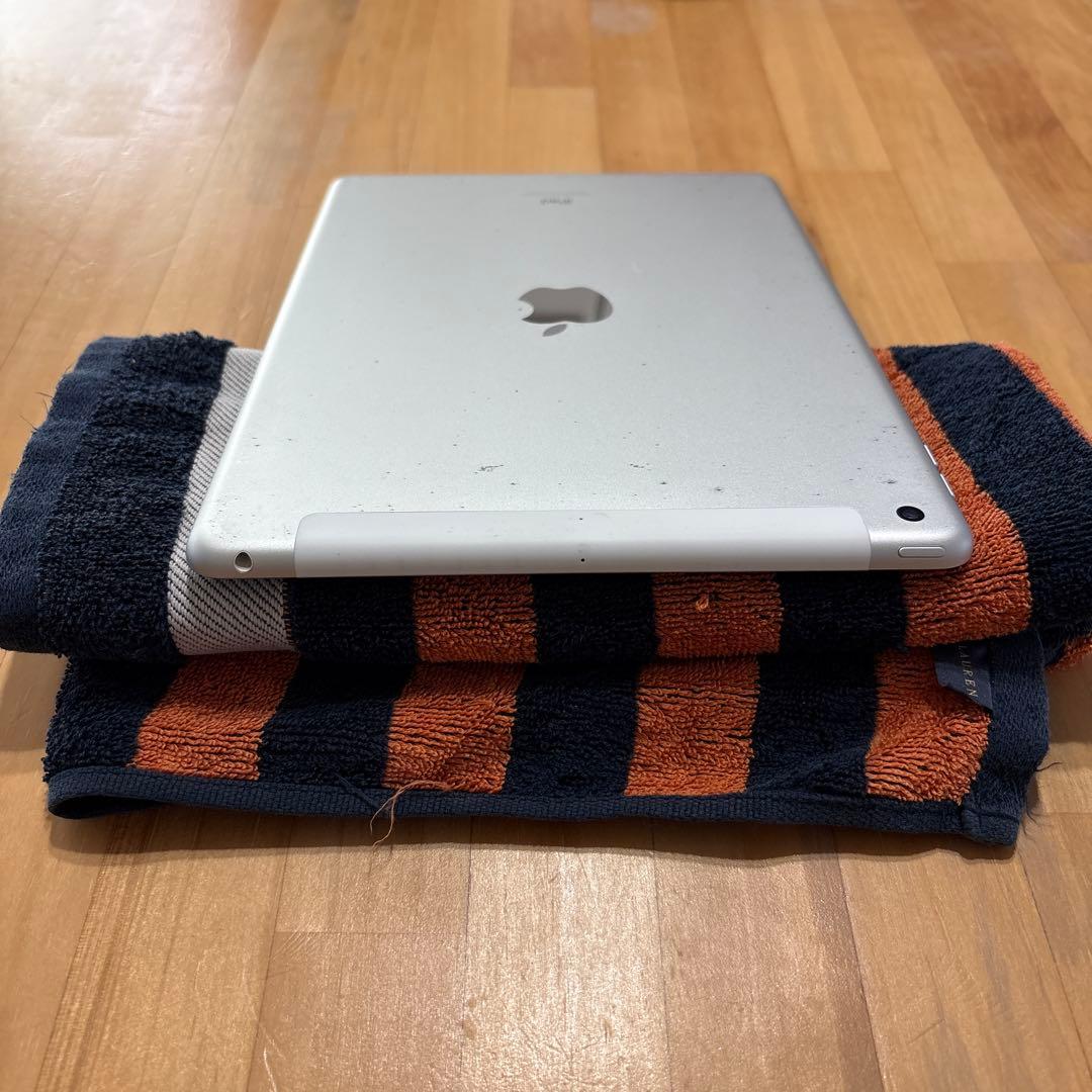Apple iPad シルバー 本体　第9世代