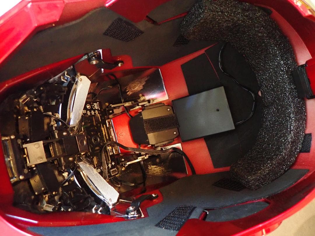 アイアンマン ヘルメット LED付き 自動開閉リモコン付属1：1