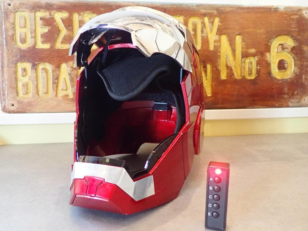 アイアンマン ヘルメット LED付き 自動開閉リモコン付属1：1
