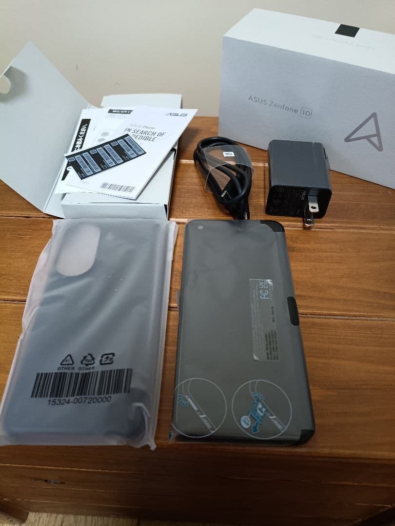美品 おまけ付 ASUS Zenfone10 ROM256GB レッド