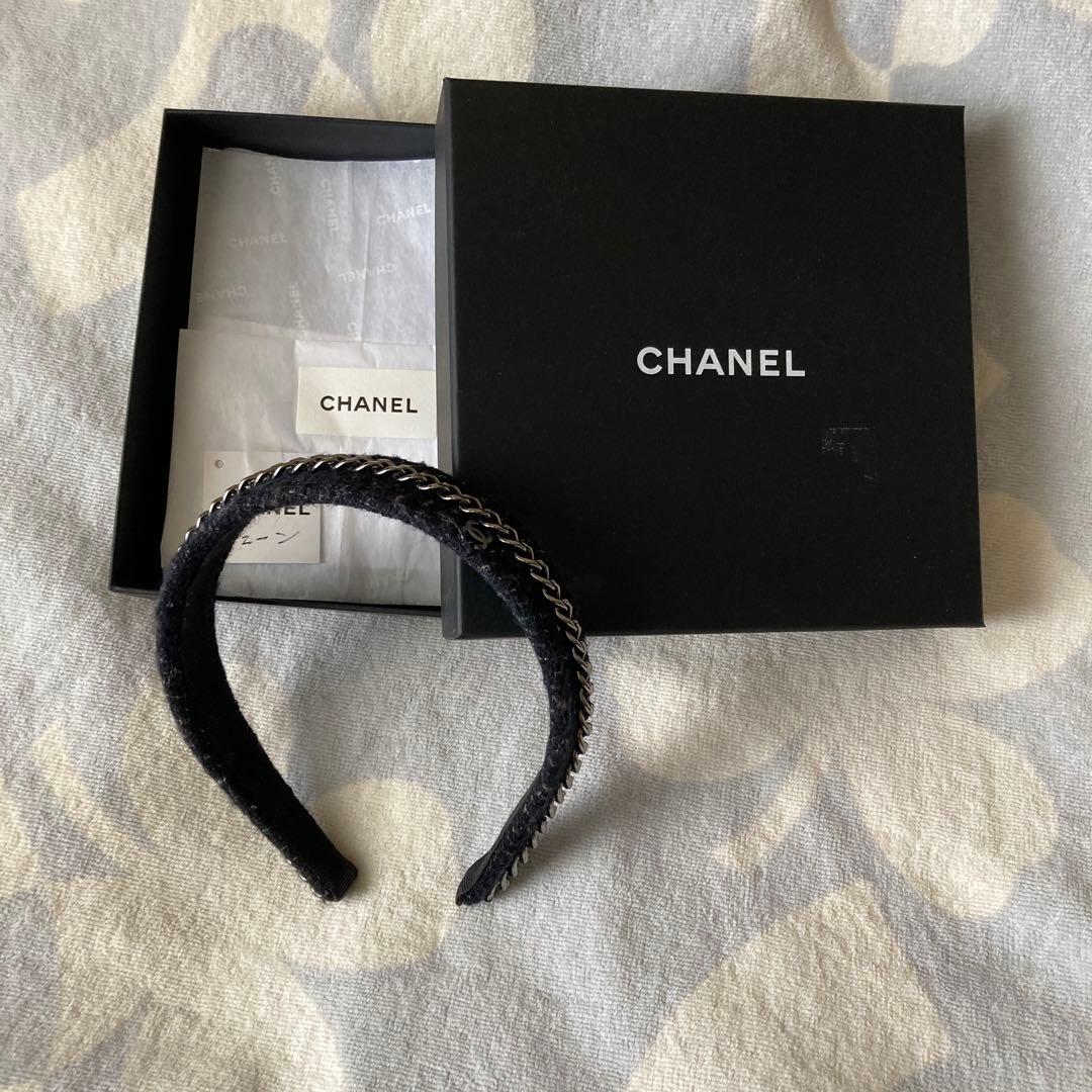 CHANELチェーン付ツィードカチューシャ