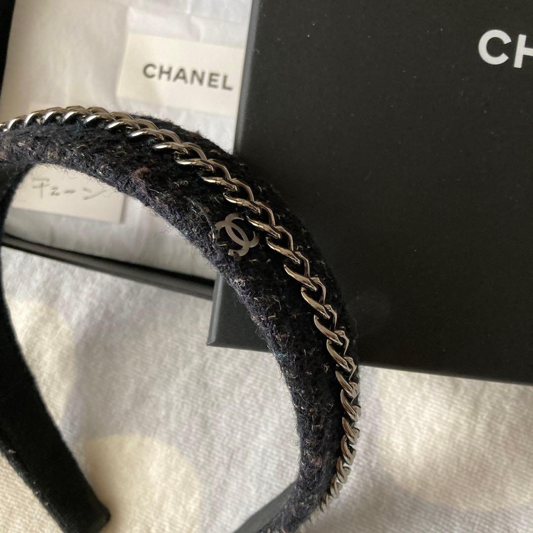 CHANELチェーン付ツィードカチューシャ