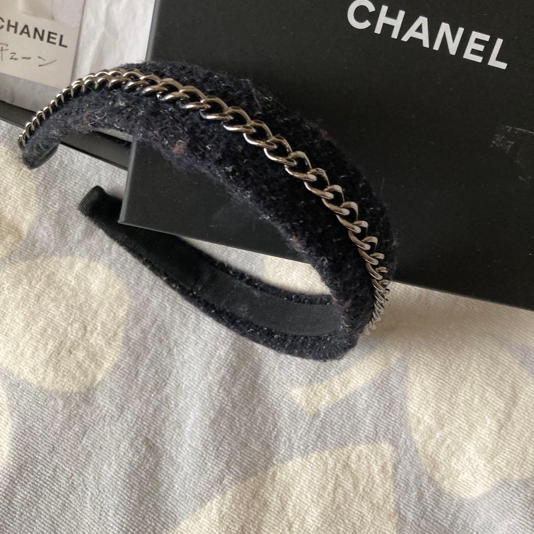 CHANELチェーン付ツィードカチューシャ