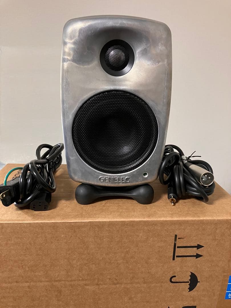 GENELEC 8020DRwM モニタースピーカー RAWフィニッシュ