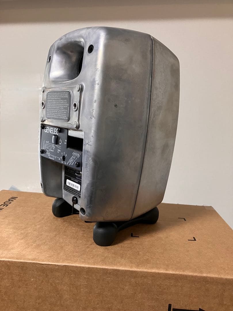 GENELEC 8020DRwM モニタースピーカー RAWフィニッシュ