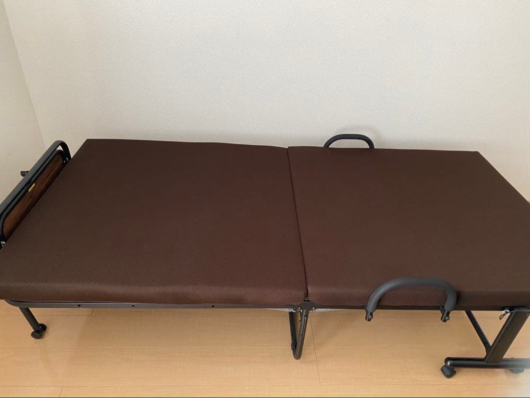 ブラウン 折りたたみベッド キャスター付き