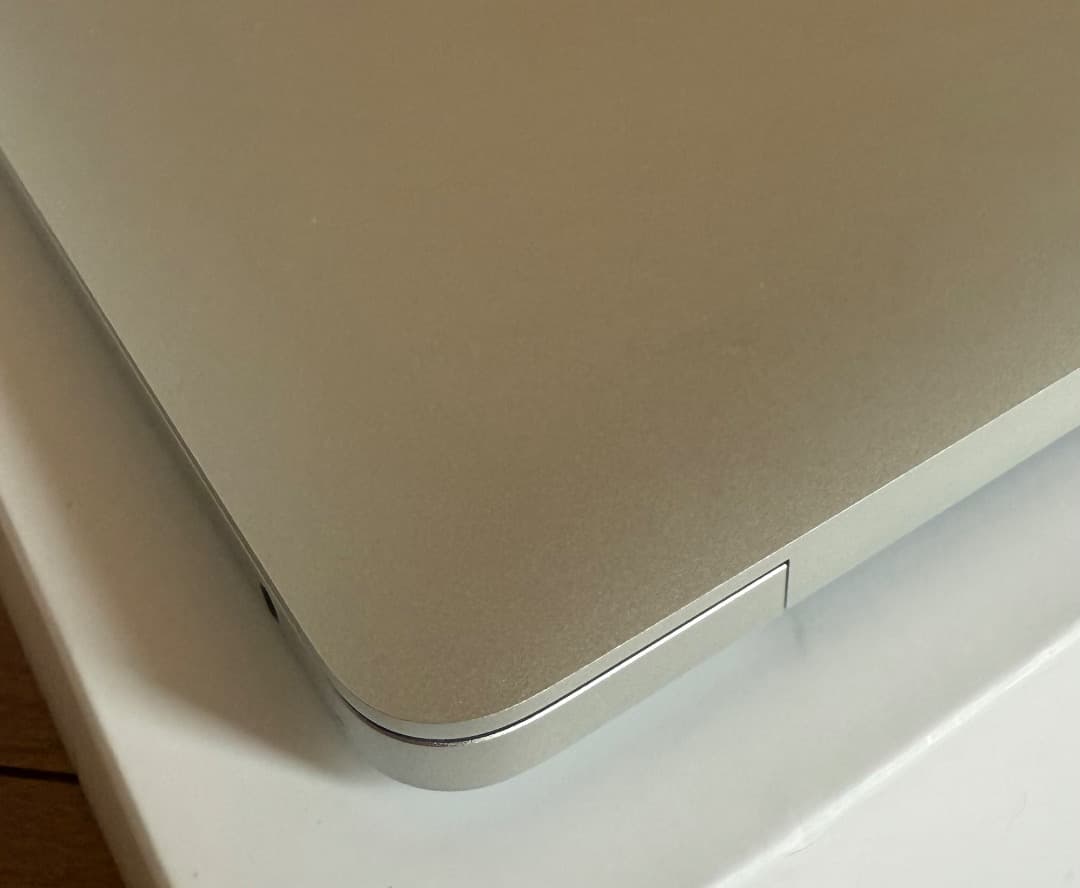 美品 - Macbook Pro 4K - Office 2024 付き