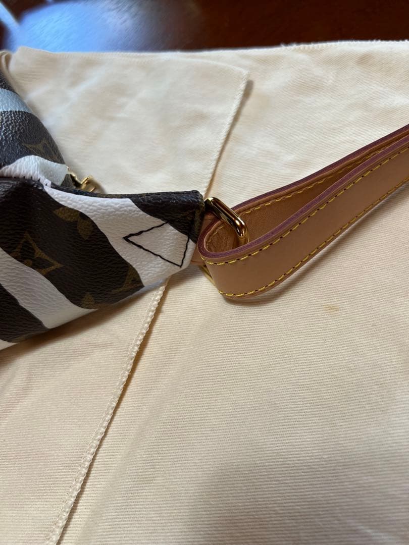 LOUIS VUITTON ボディバッグ・ウエストポーチ