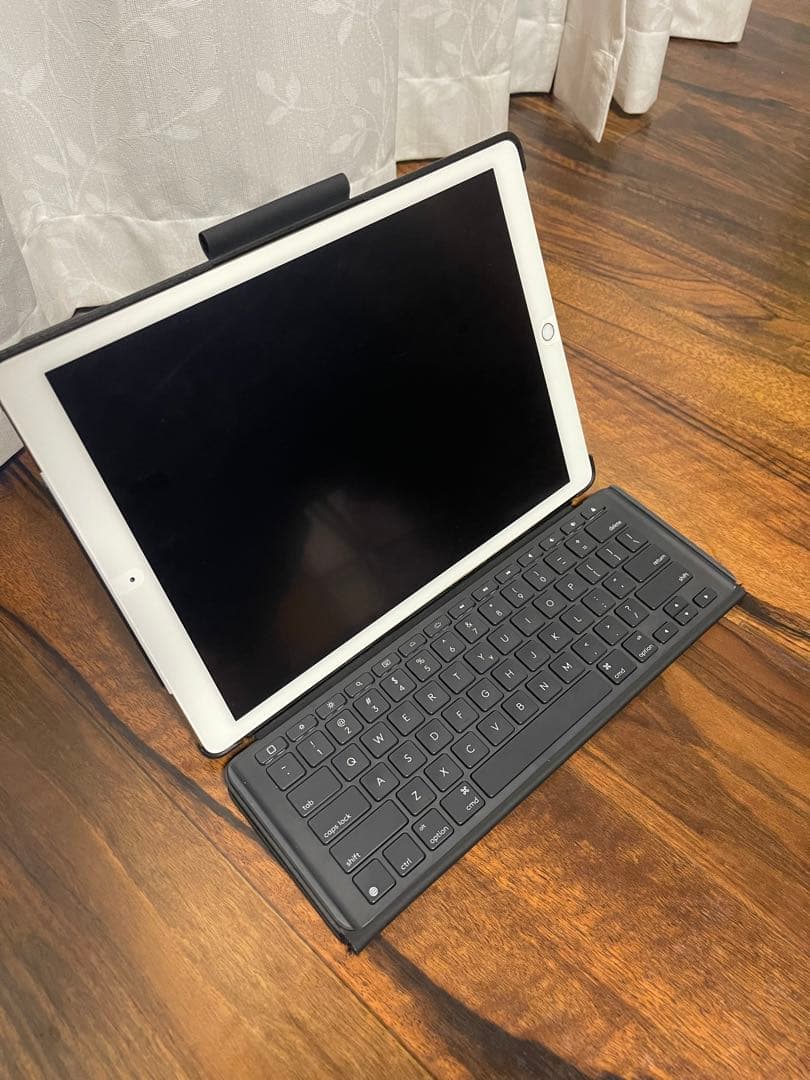 iPad Pro（Logicoolキーボード・ケース・覗き見防止フィルタ付き）