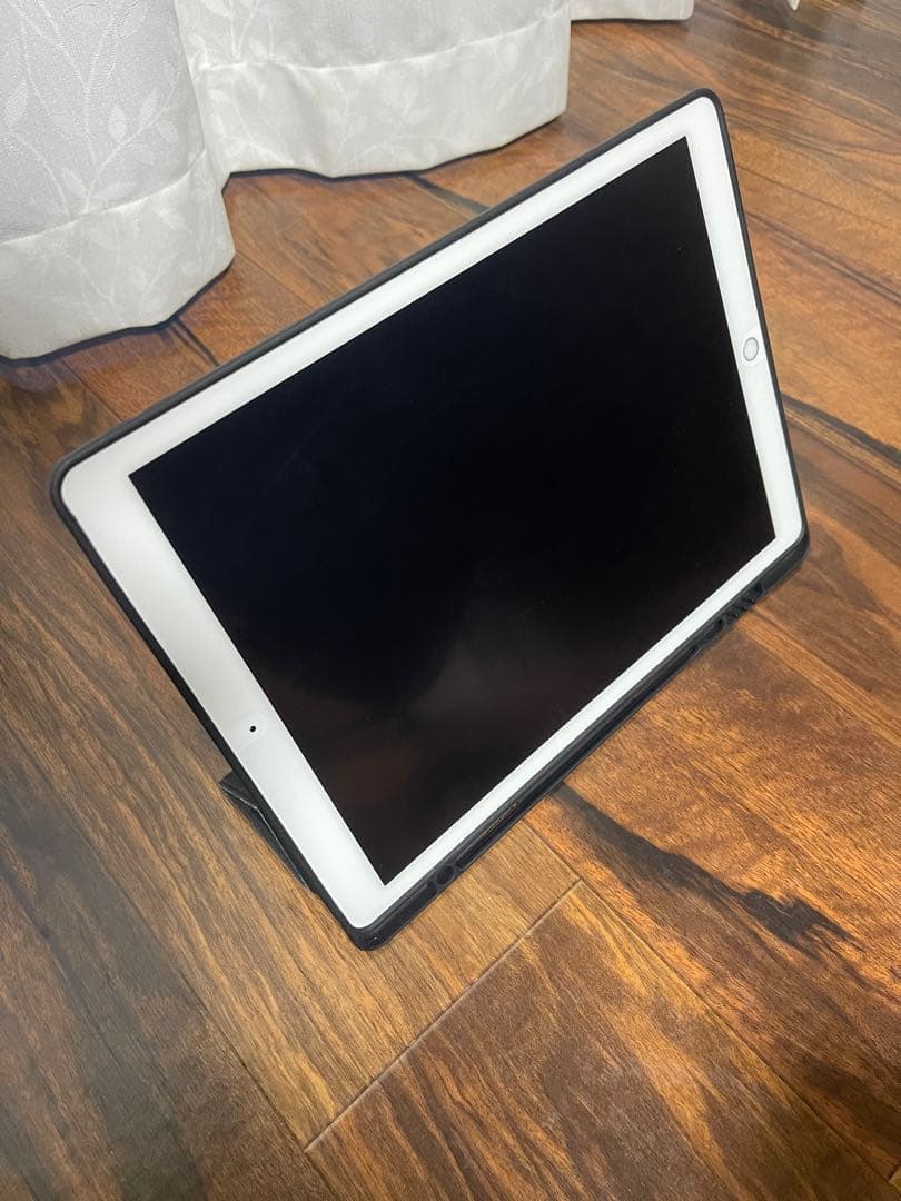 iPad Pro（Logicoolキーボード・ケース・覗き見防止フィルタ付き）