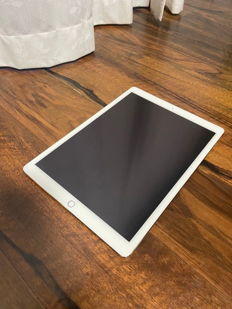 iPad Pro（Logicoolキーボード・ケース・覗き見防止フィルタ付き）