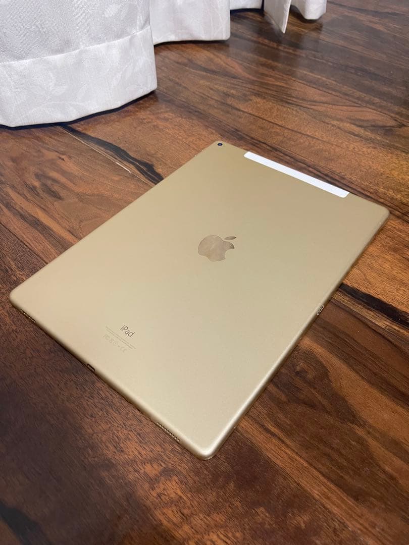 iPad Pro（Logicoolキーボード・ケース・覗き見防止フィルタ付き）