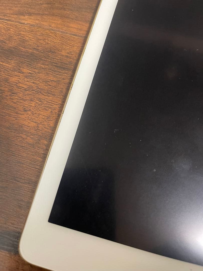 iPad Pro（Logicoolキーボード・ケース・覗き見防止フィルタ付き）