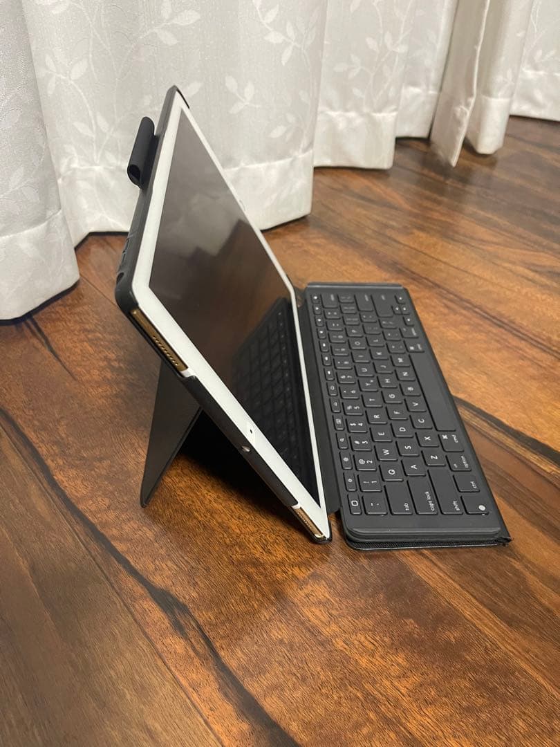 iPad Pro（Logicoolキーボード・ケース・覗き見防止フィルタ付き）