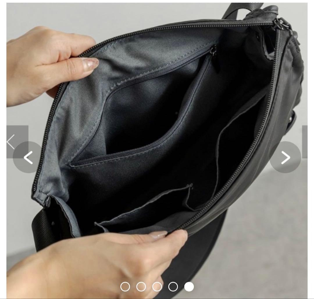 イアパピヨネ　2023年ボディバッグ