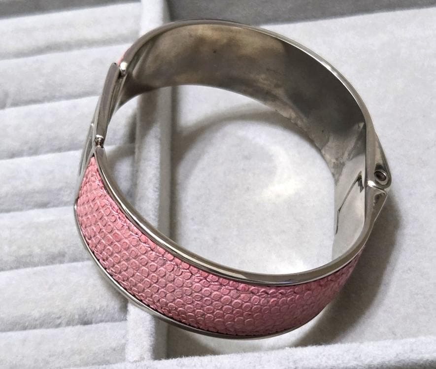 GUCCI グッチ ピンクレザー　Gロゴ　バングル　41337