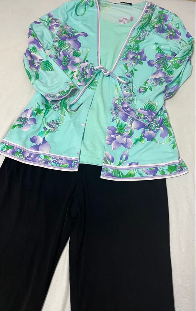 レオナールチュニック＆ブラックパンツ2点セット　お値下げ