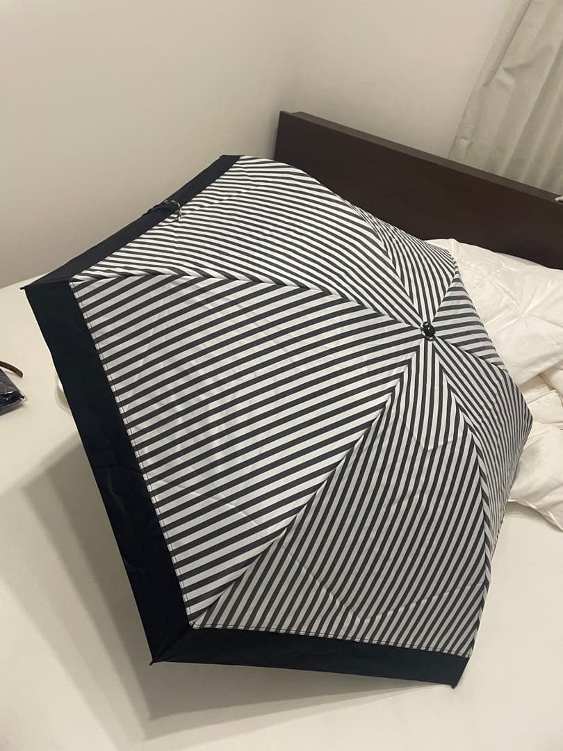 【今年購入】3段折　白黒ストライプ　サンバリア100 美品【14000円】