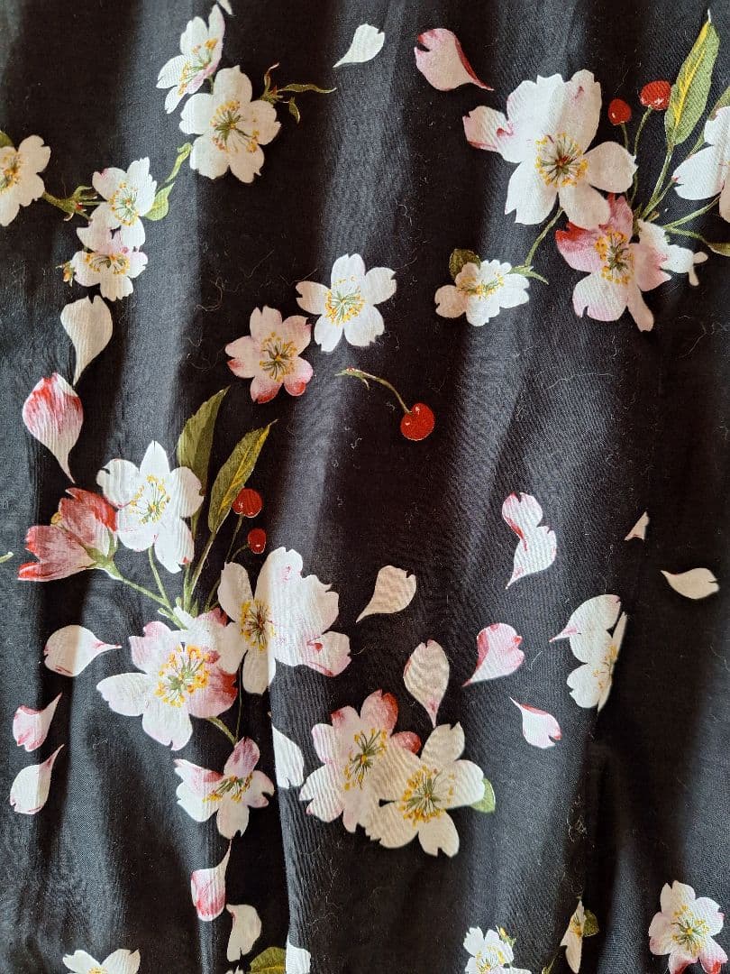 ピンクハウス　桜とチェリー柄チュニック　クロ