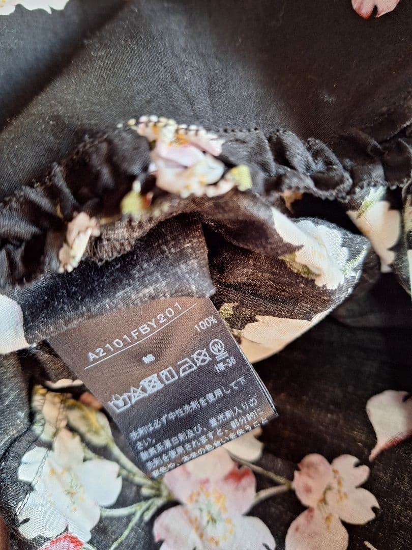 ピンクハウス　桜とチェリー柄チュニック　クロ