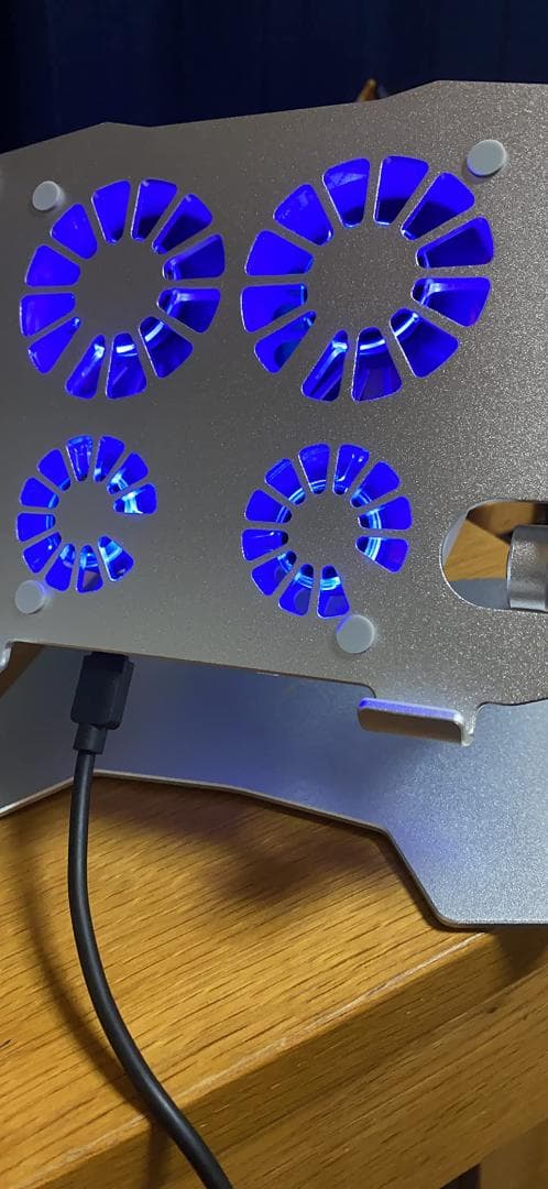 iPad 冷却ファン アルミ合金製 USBポート付き タブレットスタンド