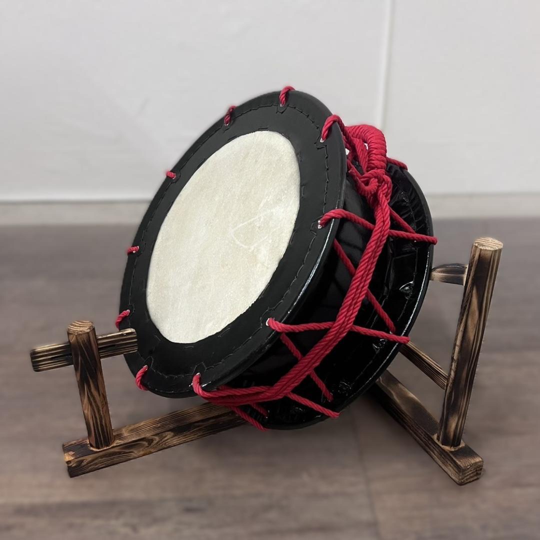 フォロー割【蔵出し】締め太鼓 牛革 和太鼓 バチ付 台付 平太鼓 入門用