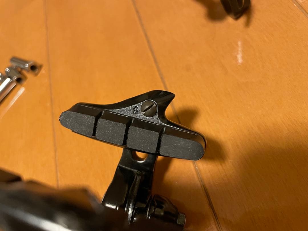 使用1回のみ★シマノ 105 キャリパーブレーキ BR-R7000 シュー新品