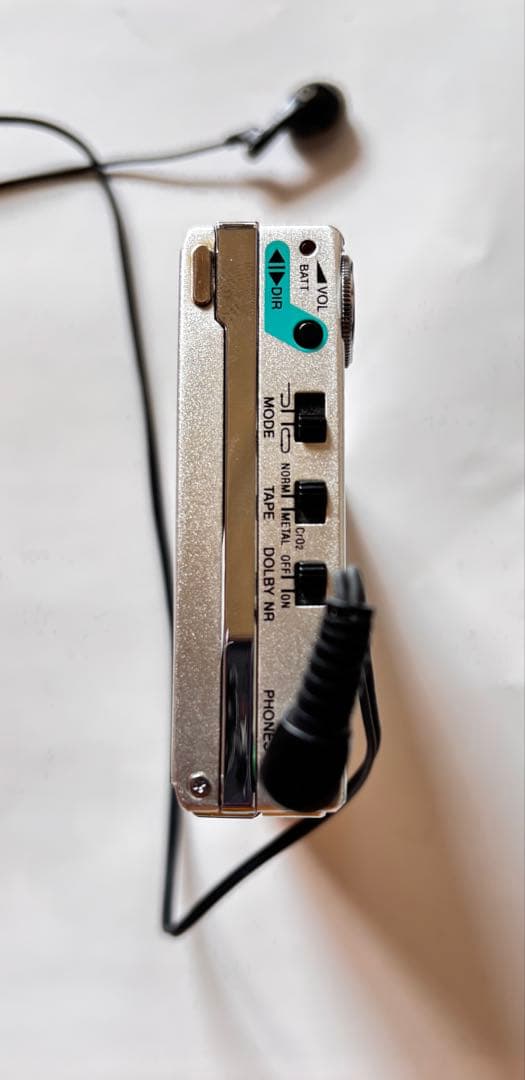 SONY WM-102 カセットプレーヤー　イヤホン付き　　ジャンク品