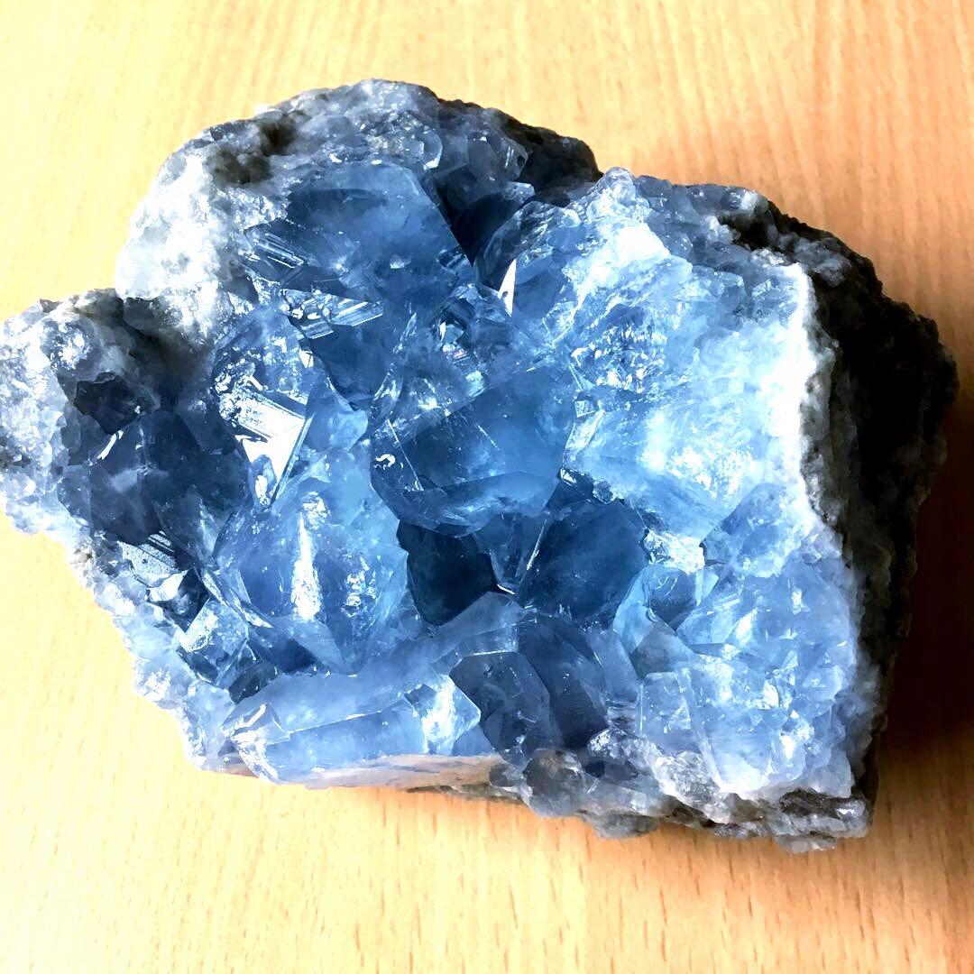 セレスタイト(天青石)クラスター原石　マダガスカル産　浄化　ヒーリング効果　置物