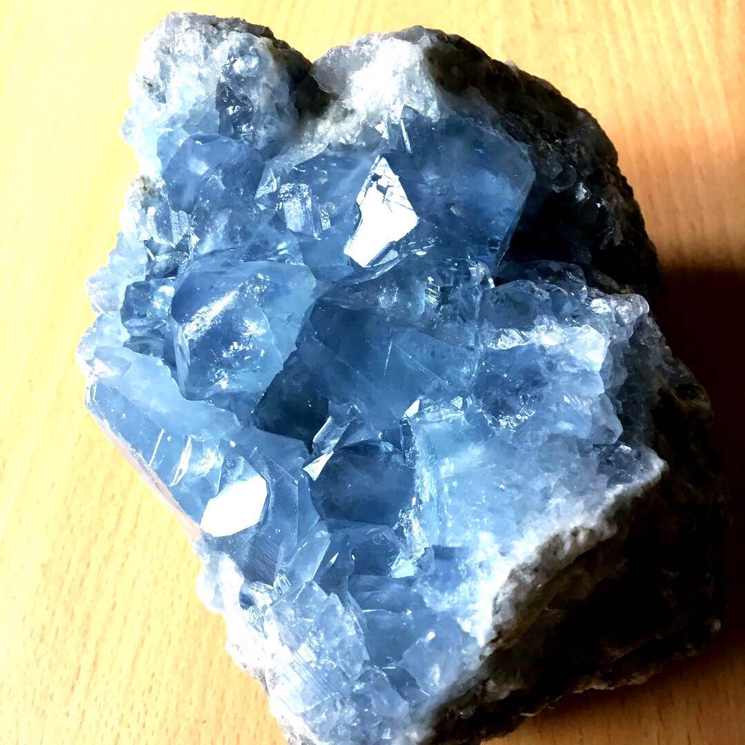 セレスタイト(天青石)クラスター原石　マダガスカル産　浄化　ヒーリング効果　置物